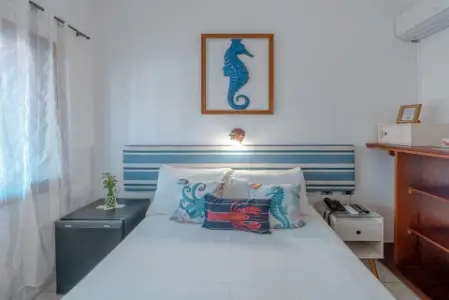 POUSADA DE FRENTE A PRAIA DE GAROPABA